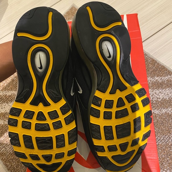 Nike Air Max 97s 
Size : 7Y
160$   OG box 
10/10 - Picture 5 of 6